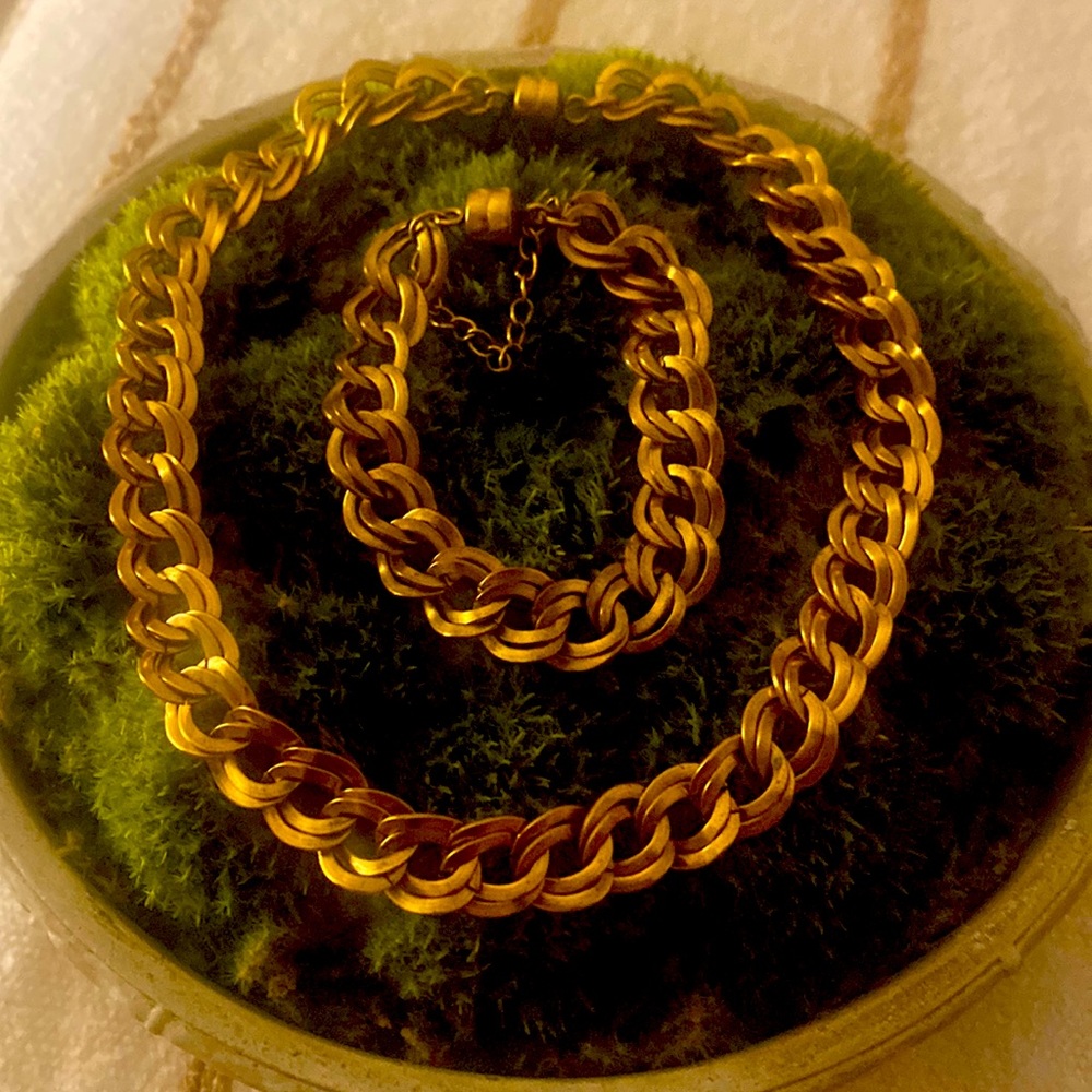 Necklace and bracelet gold